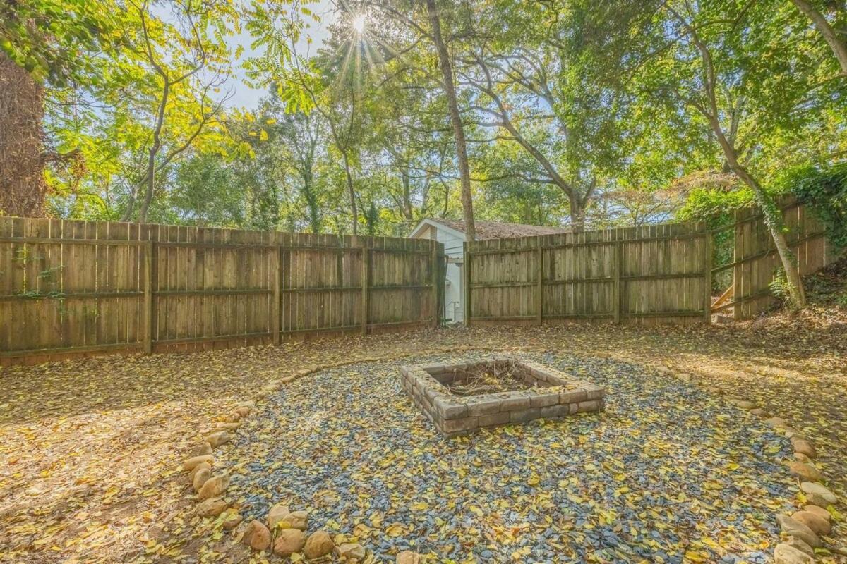 Classic City Apartment With Firepit Athens Dış mekan fotoğraf